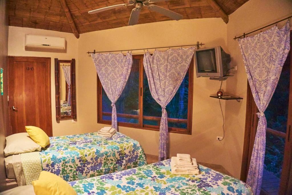 Manoas Bed & Breakfast Uvita Bagian luar foto