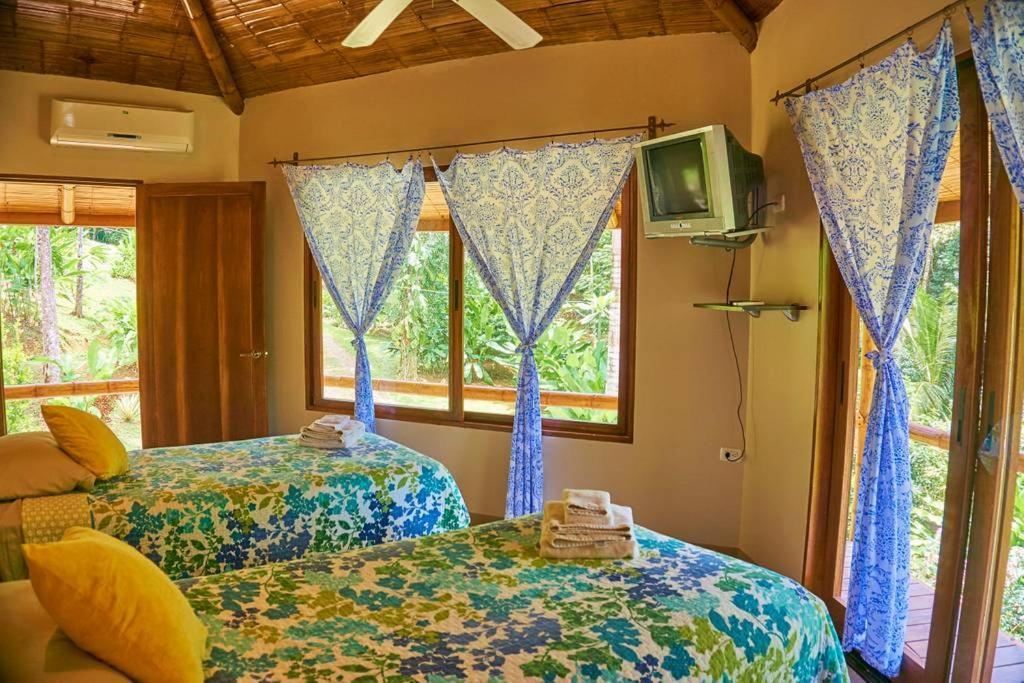 Manoas Bed & Breakfast Uvita Bagian luar foto