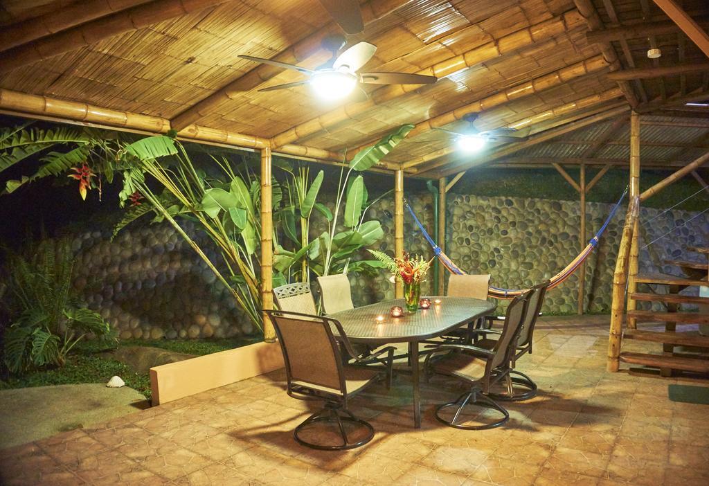 Manoas Bed & Breakfast Uvita Ruang foto