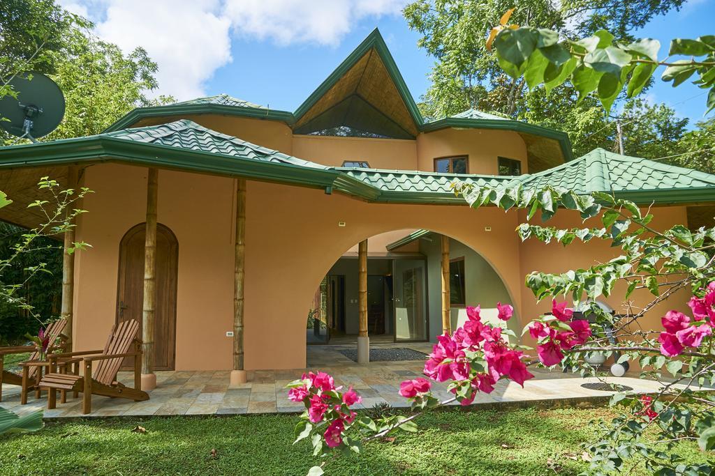 Manoas Bed & Breakfast Uvita Bagian luar foto